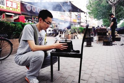 露天烧烤 PM2.5值近翻倍
