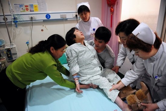 甘肃怀孕渐冻人剖腹产下一名男婴