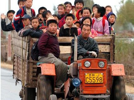 农村学校每天消失63所 孩子上学“远难贵”成问题