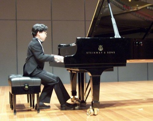 爱与乐公益钢琴音乐会情倾玉树孩子心灵重建