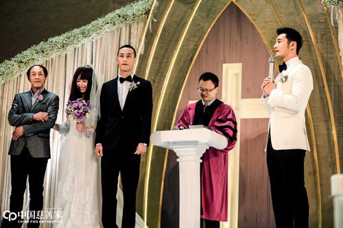 黄晓明为何能登上《中国慈善家》杂志封面？