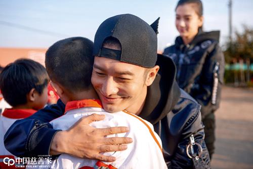 黄晓明为何能登上《中国慈善家》杂志封面？