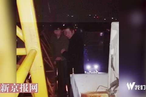 河北威县一男子爬塔吊欲轻生 副县长40米高空劝解