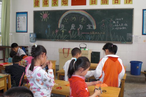 云南昆明小学节能减排、节约用水主题活动