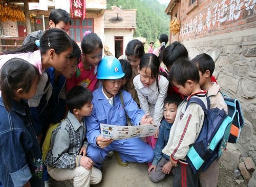 央企共青团开展 关爱农民工子女志愿服务 (图)