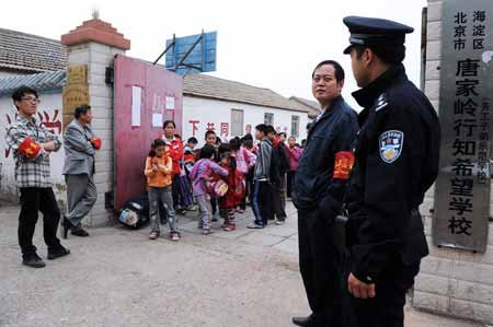 北京打工子弟学校教师兼职保安 附近警力缺乏