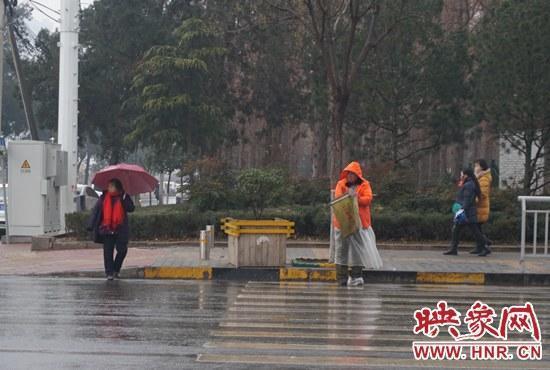 媒体：郑州不准进门的“环卫工休息室”冷漠没人性