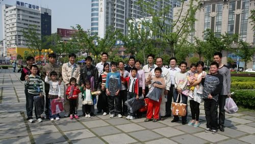 央企共青团开展 关爱农民工子女志愿服务 (图)