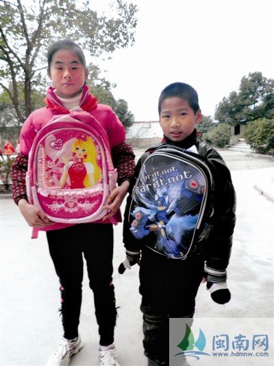 长汀368名孩子背上新书包