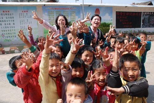 央企共青团开展关爱农民工子女志愿服务(图