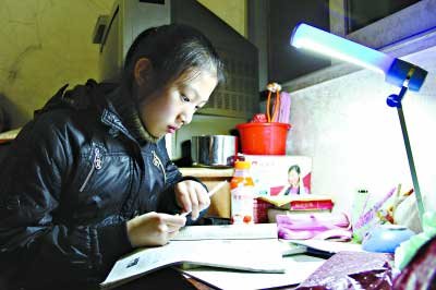 12岁最勇敢小女孩夏娟烈火中唤醒10余生命(图)_公