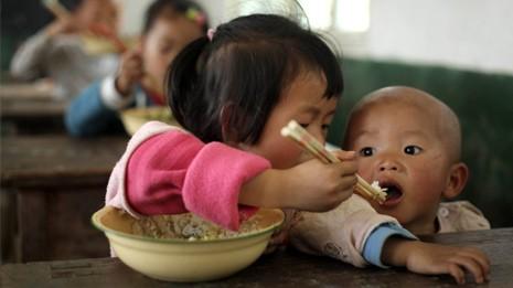 乘坐深圳地铁，为贫困学童“摇”出免费午餐