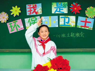中国7岁女童自发宣传环保4年 用英语作主题演