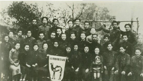 人口红利萎缩困扰香港_挥潇洒彩笔 图风雪人物 李志清绘画金庸(3)