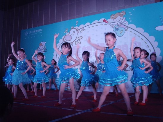 我是麓湖小明星暨新艺幼儿园毕业班文艺汇演圆