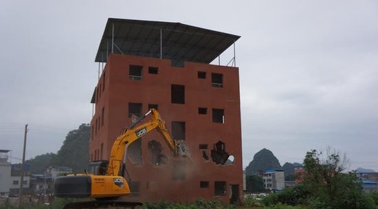 福隆园2304平米两违建筑被依法拆除_频道-桂