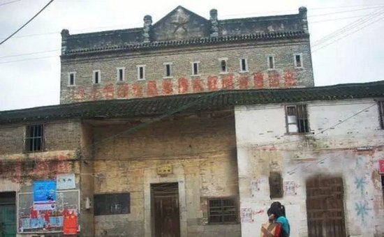 腾讯网报道:桂林恭城百年古建筑被拆 躲过战火却躲不过挖掘机356 / 作者:逢时 / 帖子ID:160732 腾讯网报道:桂林恭城百年古建筑被拆 躲过战火却躲不过挖掘机356 / 作者:逢时 / 帖子ID:160732