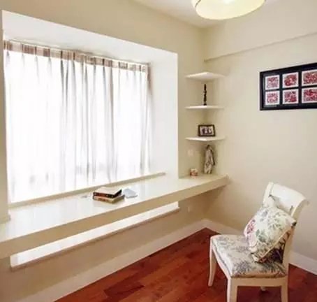 怎么设计好看的卧室飘窗书桌