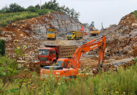 成贵铁路13标土石方开挖工程完成过半