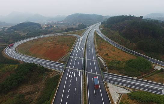 厦蓉高速贵州至广西段贯通 贵阳到桂林省2个半