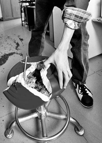 “爆炸”马桶和椅子 你家也存安全隐患?_房产_腾讯网