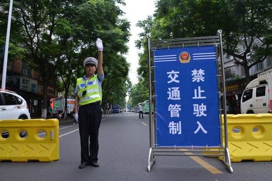 从7月27日至30日,遵赤高速公路习水往遵义方向匝道实施交通管制,不能