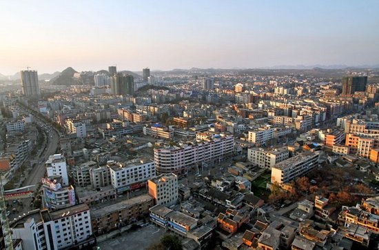 安顺开发区开展当一天环卫工人志愿者示范活动