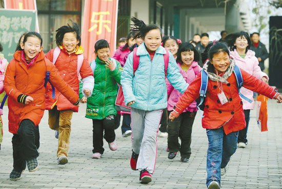 外来人口子女入学_子女入学图片(2)