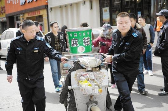 住建部:各地要加快解决城市环境脏乱差问题