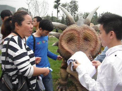 100余位志愿者参加南明区恐龙展活动