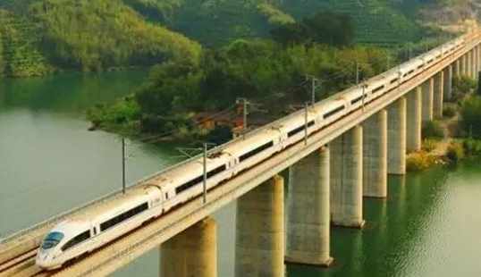 沪昆高铁贵昆段铺轨全面展开 预计明年底投用