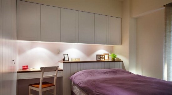 床头有梁房间的设计图