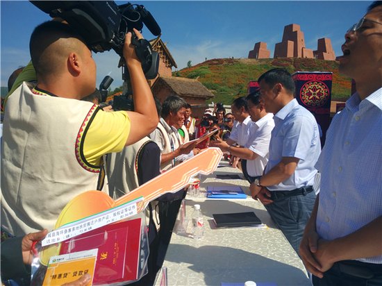 贵州水城县首批易地扶贫搬迁户入住海坪彝寨