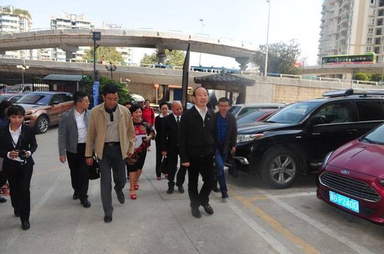 省人大常委副主任傅传耀到太升茶叶商城开展调