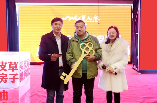 华南城香港皮草城买皮草抽房子 皮草顾客抽得