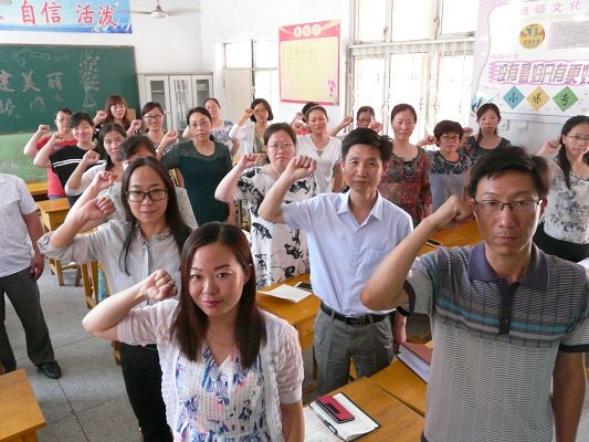 峰峰矿区实验小学举行党员宣誓仪式