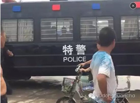 邢台市灾区群众堵路要说法_频道-邯郸