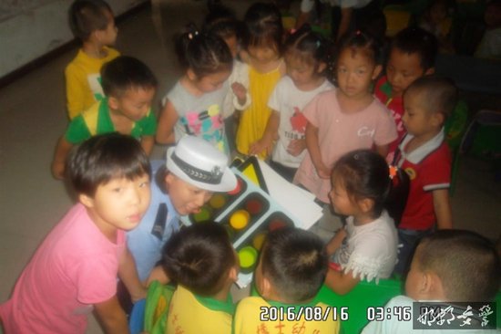 鸡泽交警把交通安全送到幼儿园