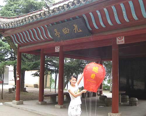 鄂州九曲亭孔明灯放飞(图)_新闻频道