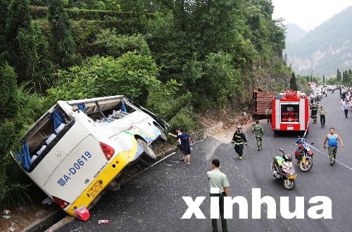武汉客车宜昌出车祸(图片来源:长江日报)