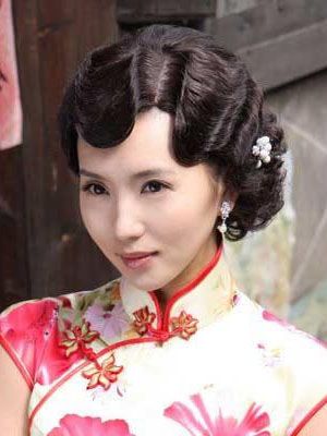 超有女人味 女星<em>复古发型</em>_尚品文字链_大楚网
