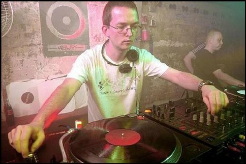 保险箱·公园俱乐部现场DJ师