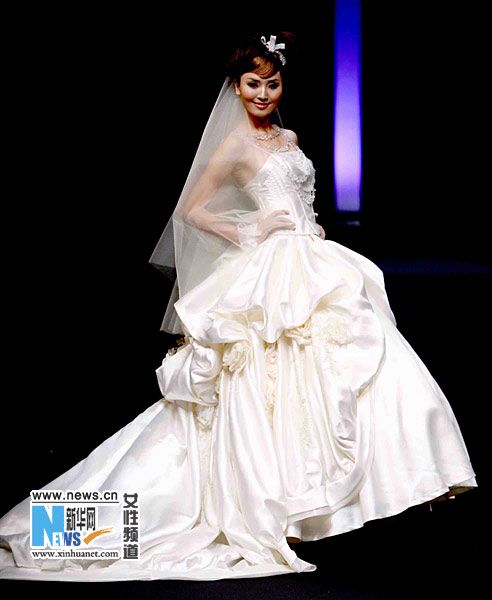 2010年蔡美月婚礼服新品发布_化妆造型