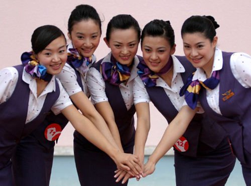 揭秘空姐真实收入(图)