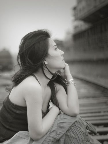 铁轨美女摄影作品选:《铁路》作者:flying