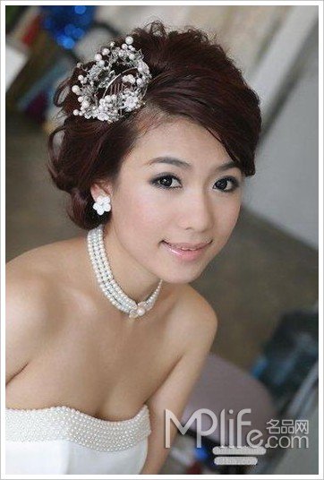 让脸变小的新娘妆容发型(图)