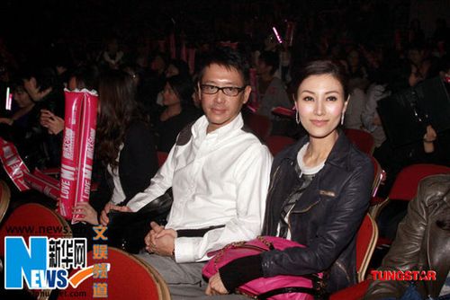 李嘉欣夫妇捧场郑秀文个唱