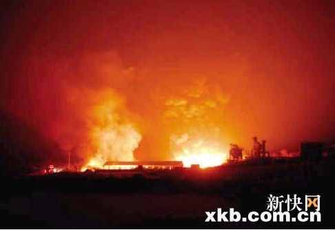 吉林化工厂爆炸现场:现场上空腾起蘑菇云(组图