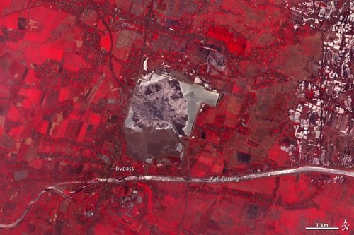 美卫星捕捉到世界最大泥火山喷射炽热泥浆