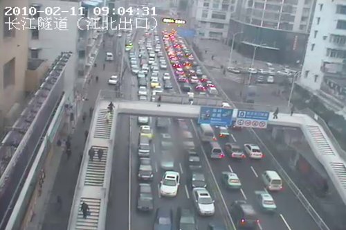 狂风携雨雪今袭江城+武汉市区交通大拥堵